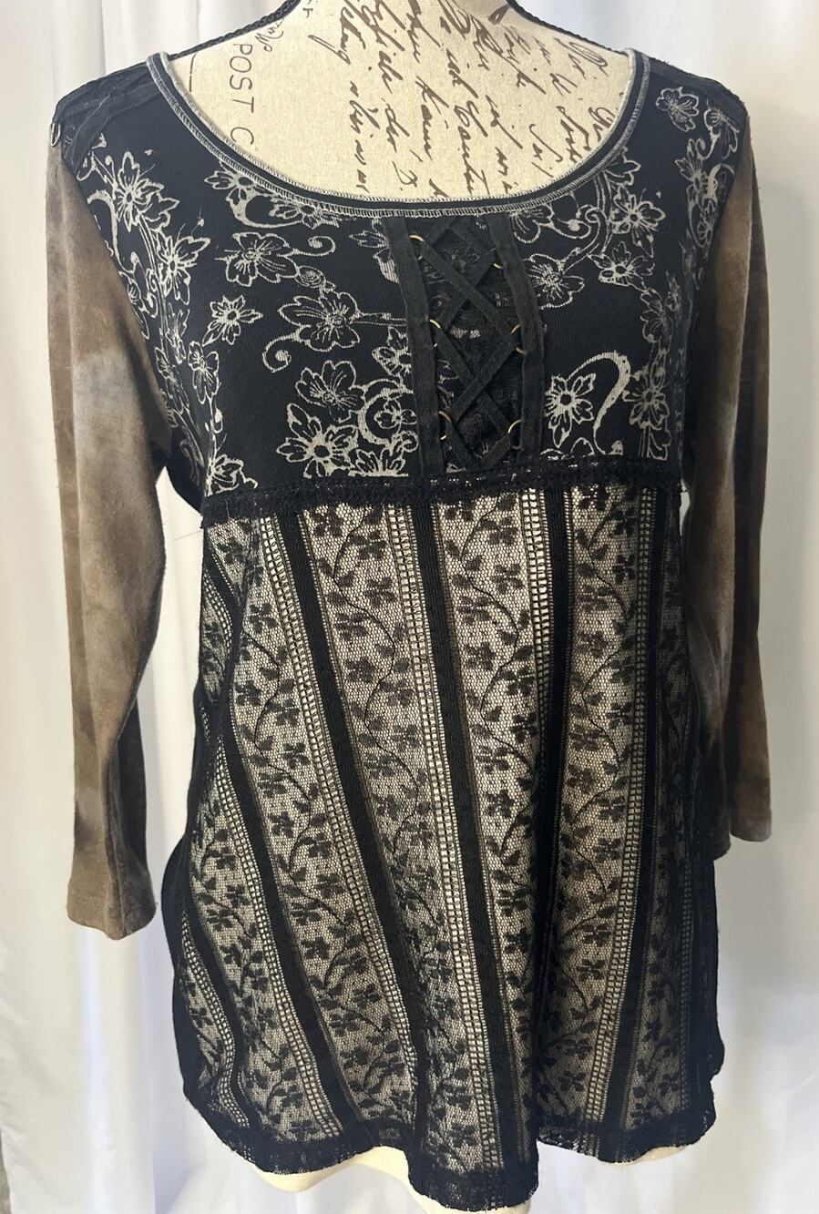 Edista Women’s Large Top Floral Print Lace and Tie Dye Sleeves